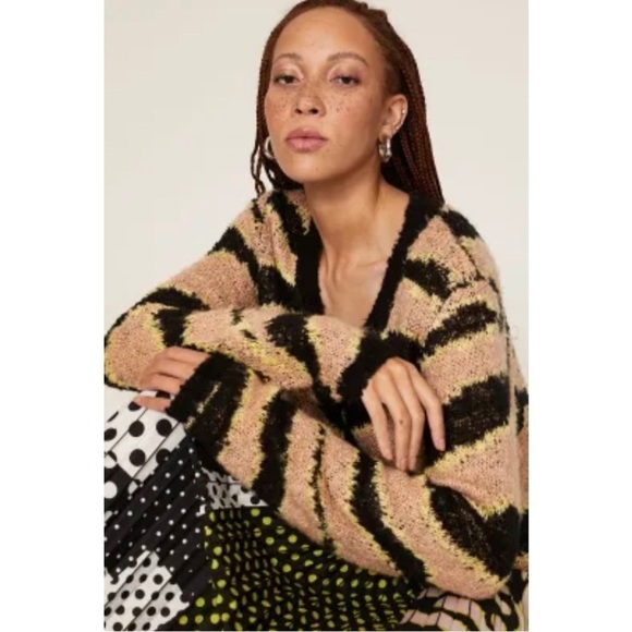 Le Superbe
Electric Zebra Cardigan size medium EUC - Picture 2 of 13